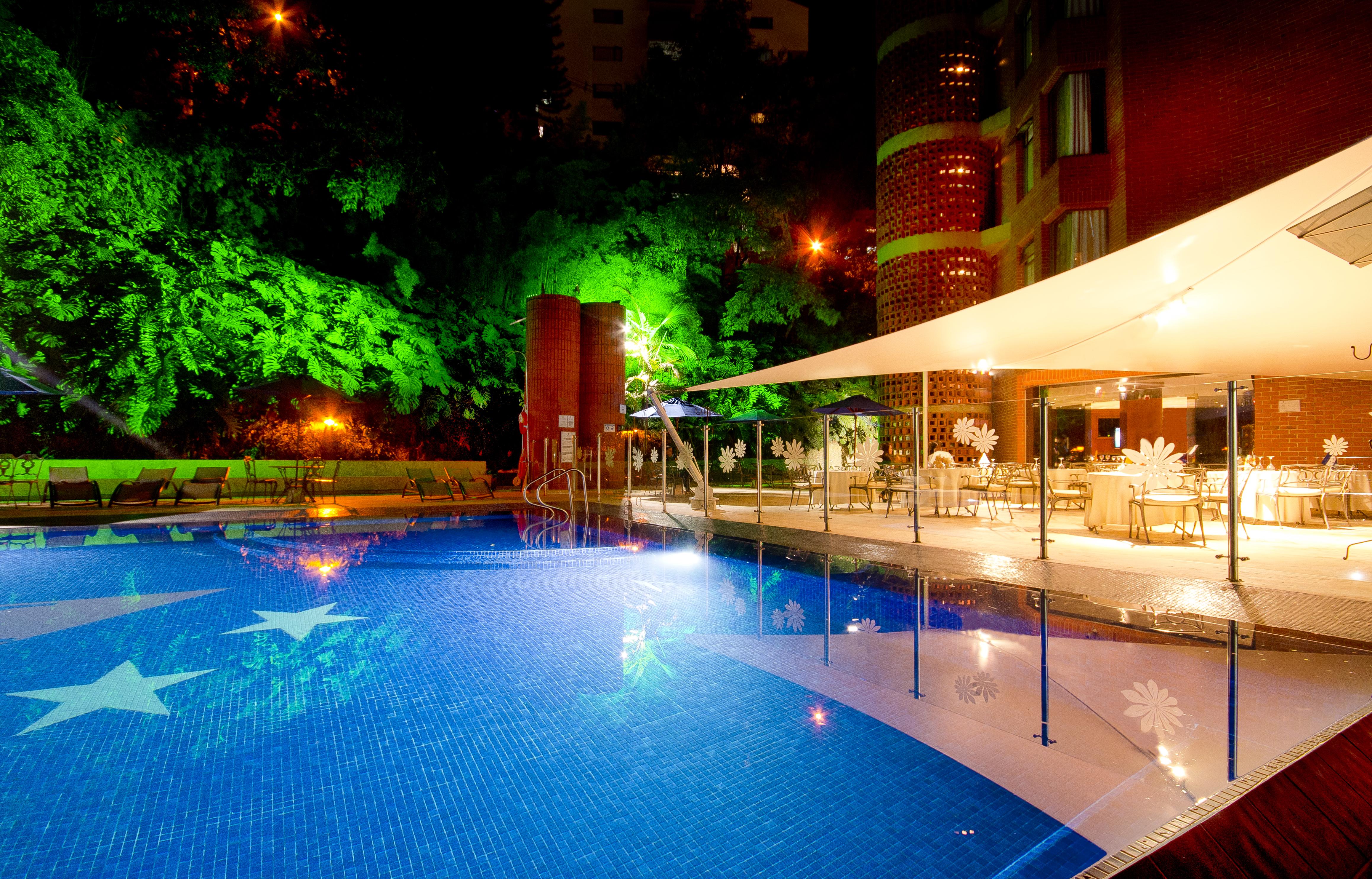 Hotel Dann Carlton Belfort Меделин Екстериор снимка Swimming pool