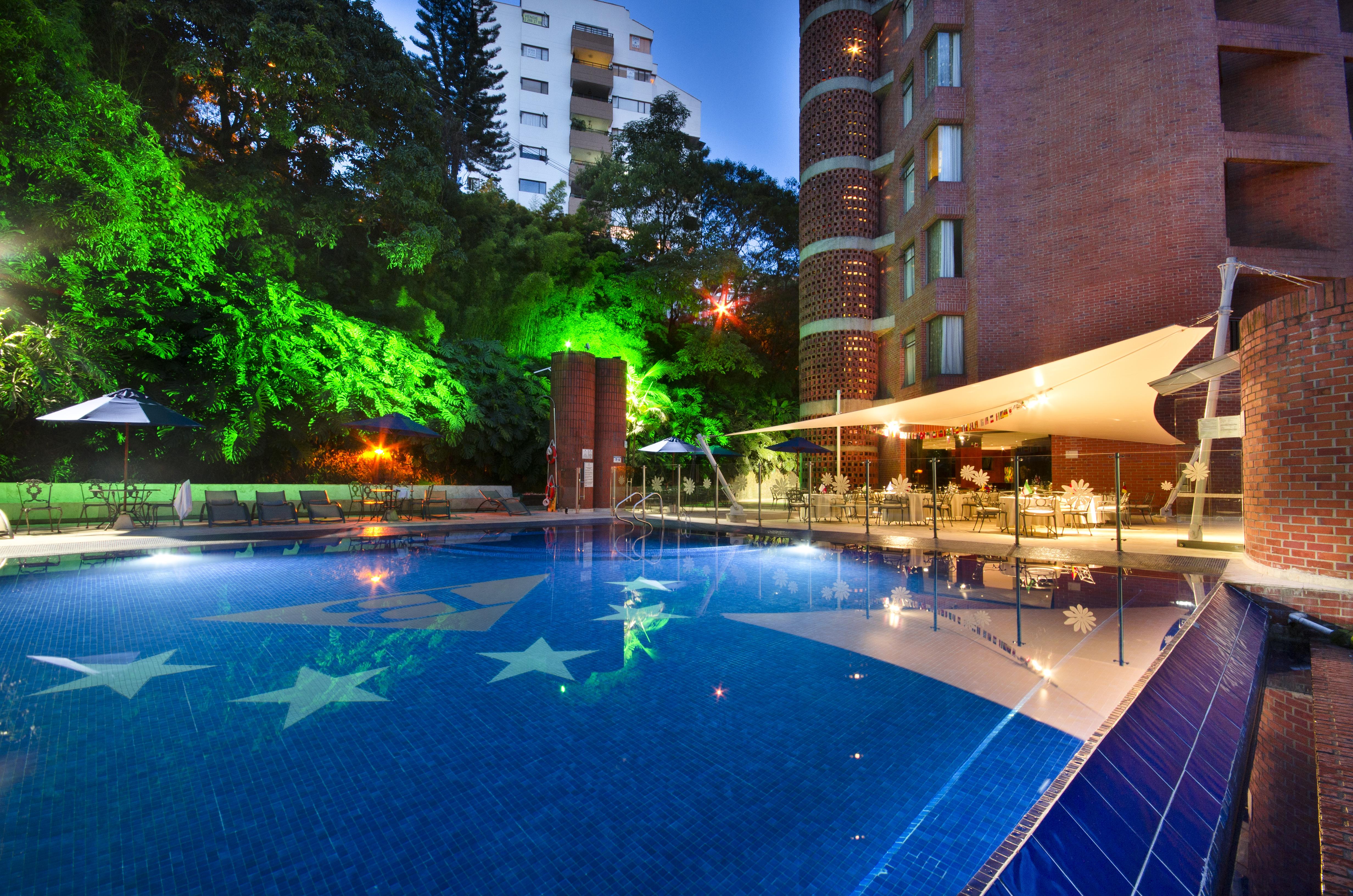 Hotel Dann Carlton Belfort Меделин Екстериор снимка The pool at the hotel