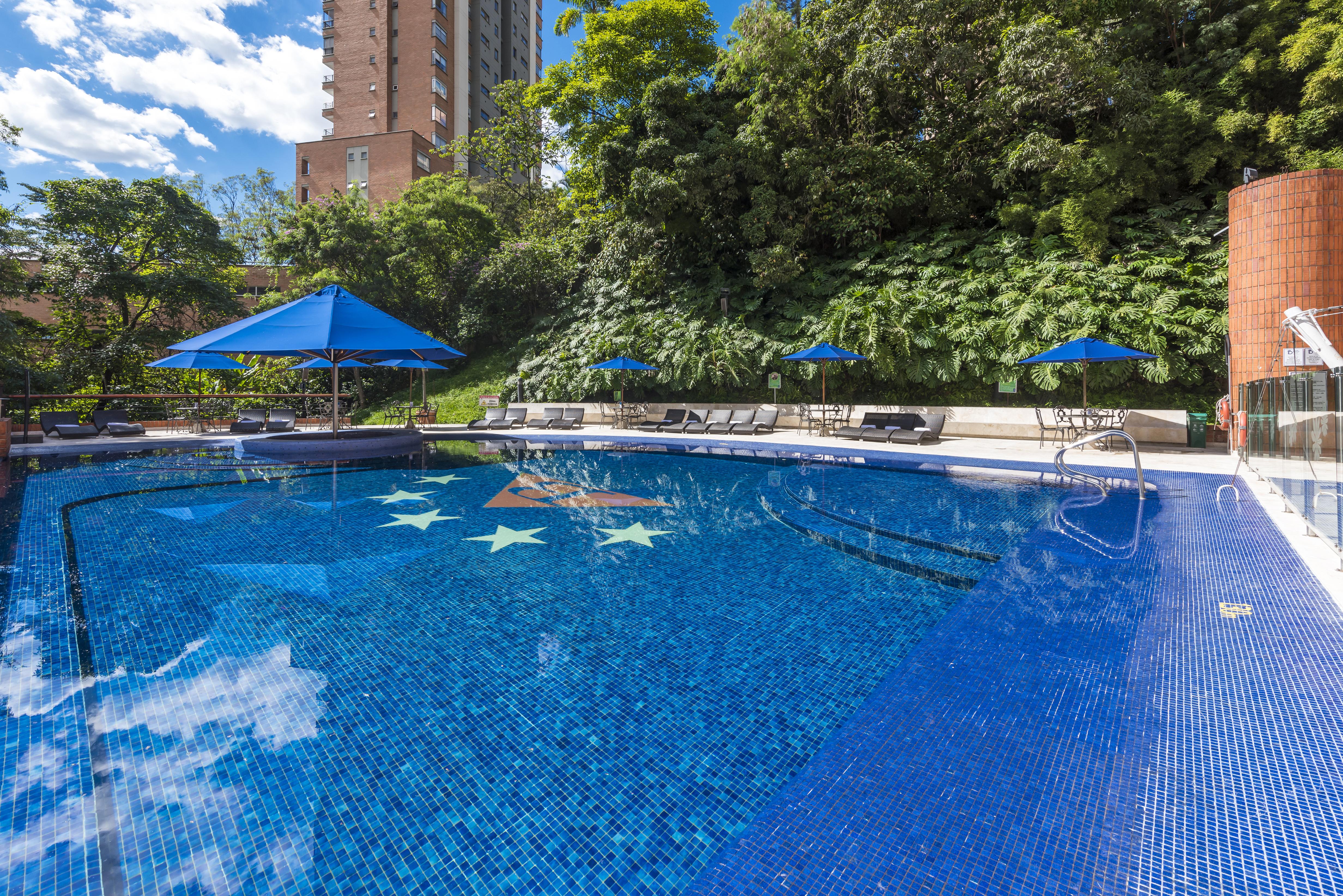 Hotel Dann Carlton Belfort Меделин Екстериор снимка Swimming pool