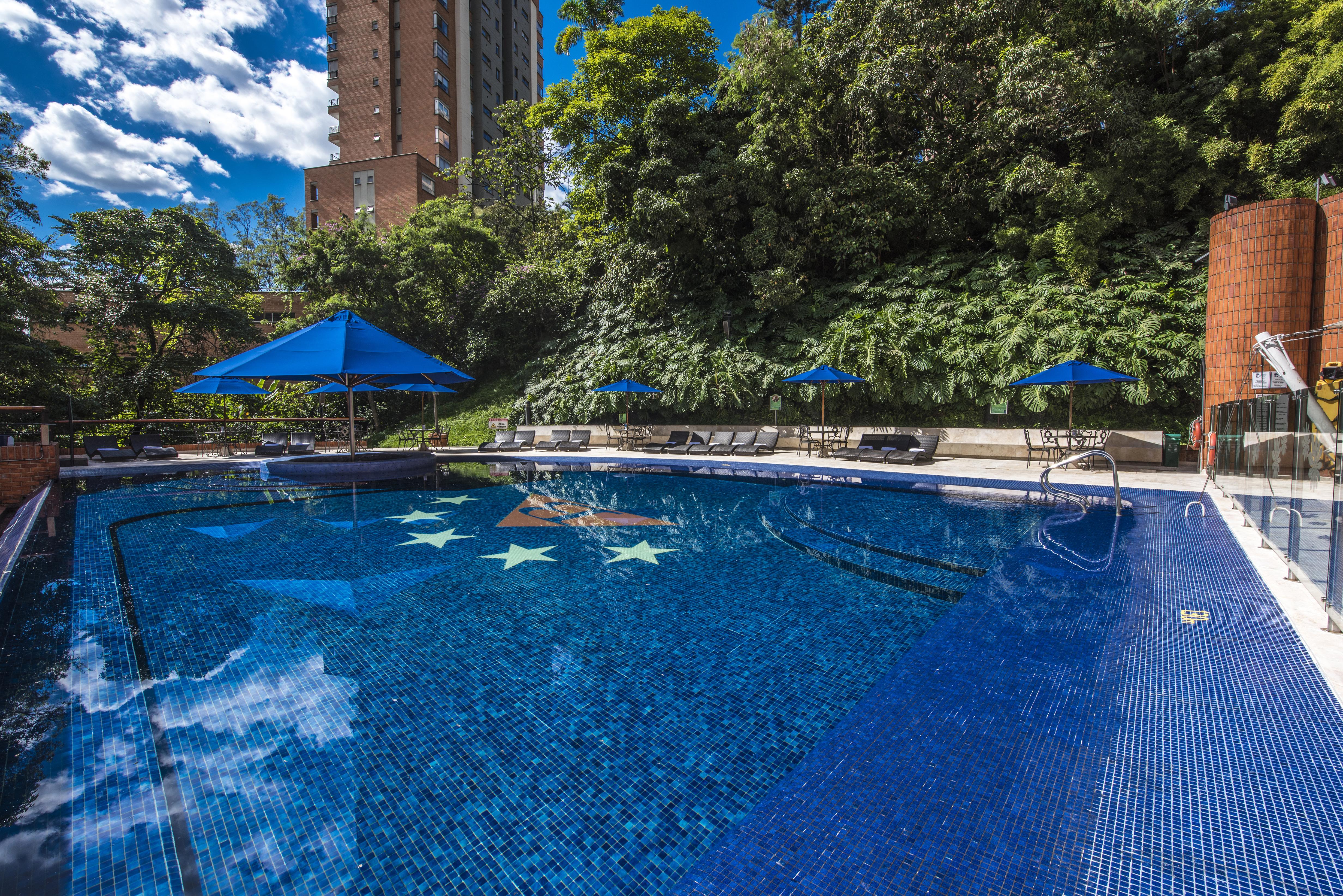 Hotel Dann Carlton Belfort Меделин Екстериор снимка Swimming pool