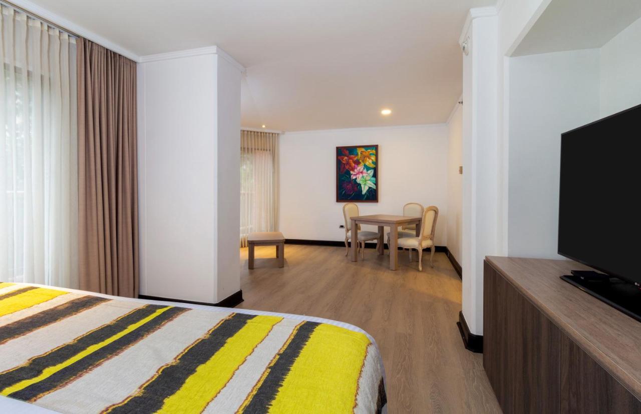 Hotel Dann Carlton Belfort Меделин Екстериор снимка Suite