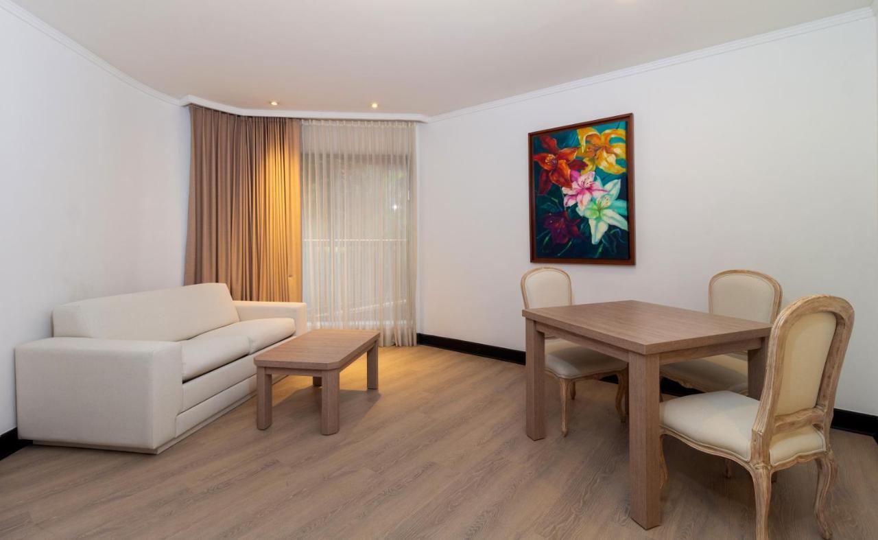 Hotel Dann Carlton Belfort Меделин Екстериор снимка A living room