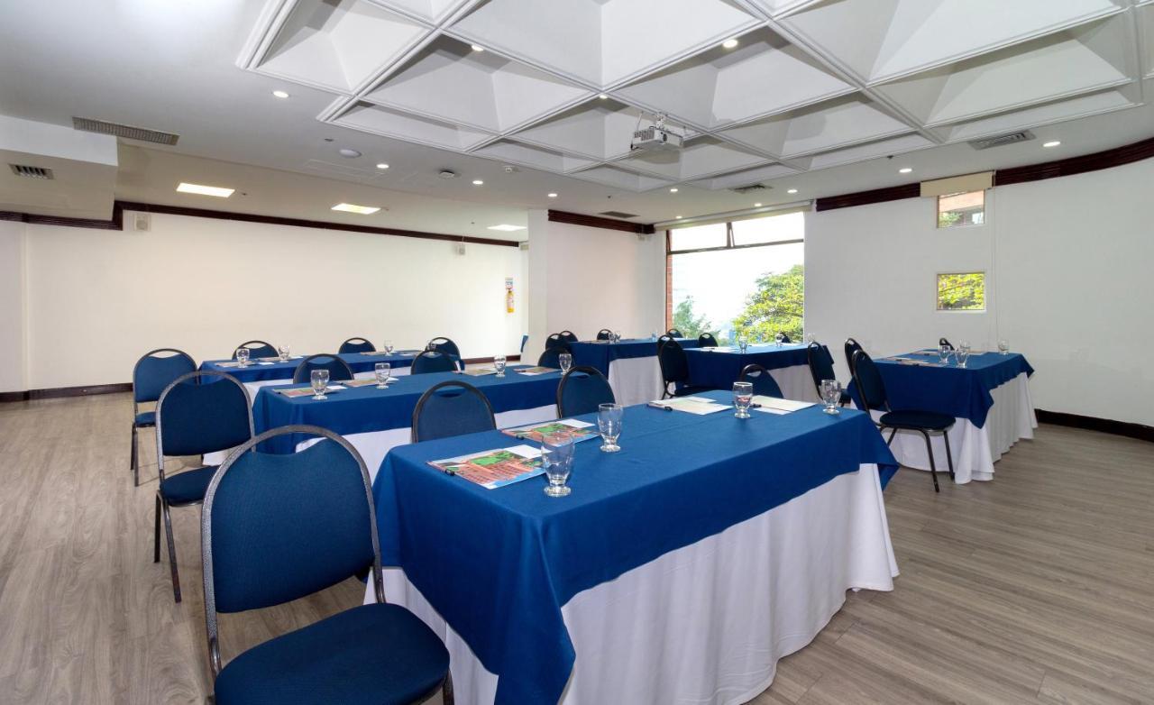 Hotel Dann Carlton Belfort Меделин Екстериор снимка Meeting room